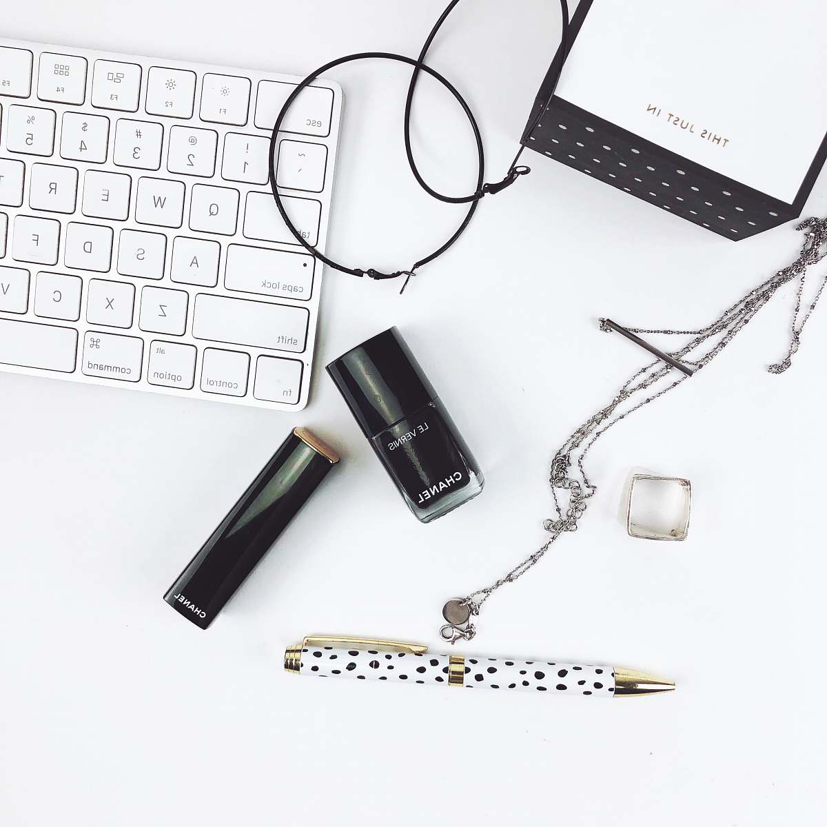 new york white and black click pen lipstick